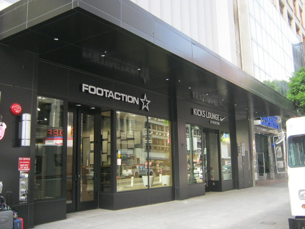 footaction-12-13-16-finial-001